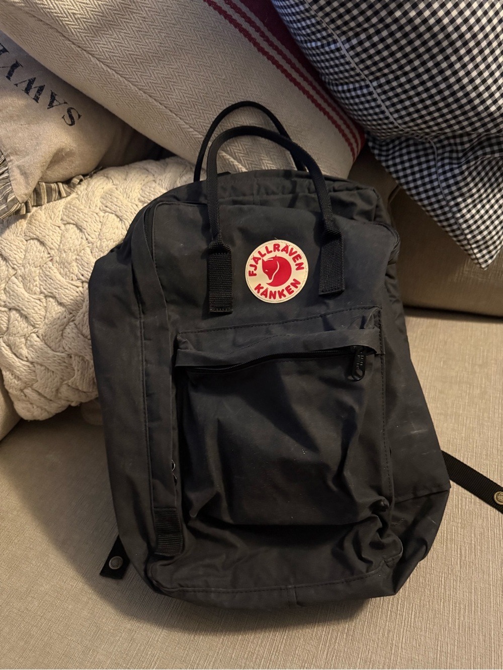 Fjällräven Kånken Backpack in Black – Classic Everyday / School / Travel Bag
